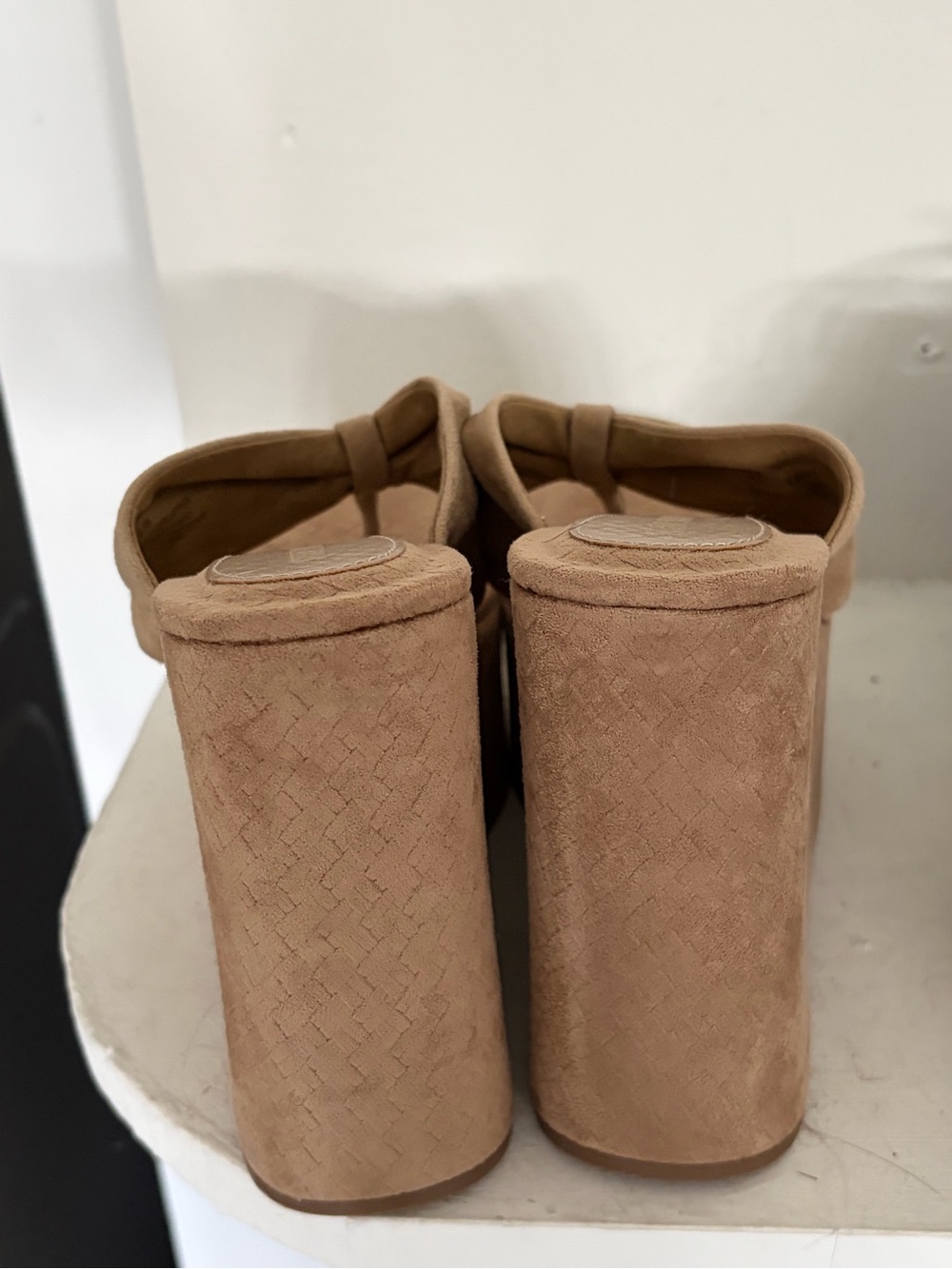 Steve Madden Tan Suede Platform Thong Mules - Picture 5 of 6